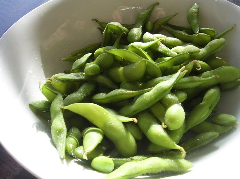 Habas en vaina, fruto típico de las leguminosas