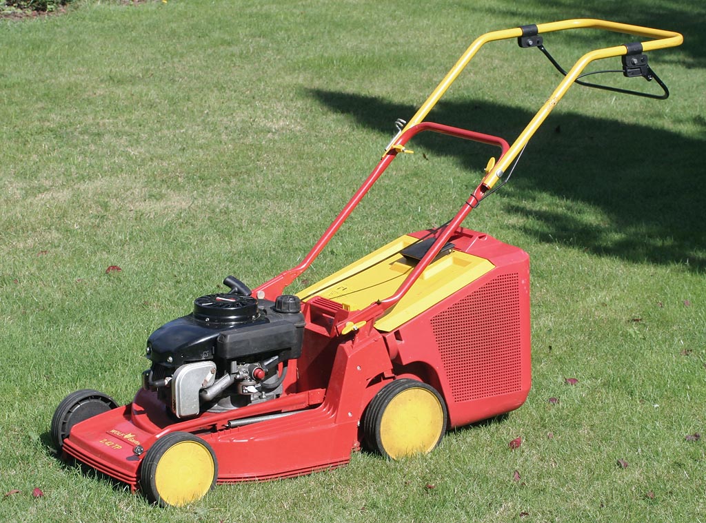 Máquina corta césped
