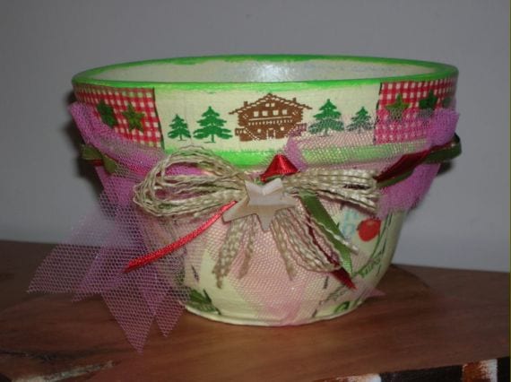 Maceta decorada con motivos navideños