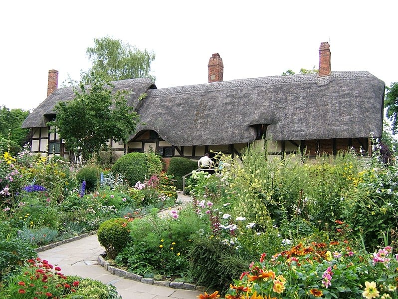 Jardín cottage inglés: cómo diseñarlo en clima español