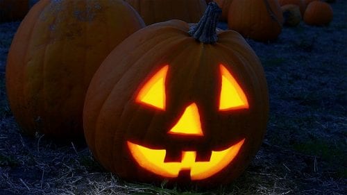 Calabaza tallada iluminada para Halloween