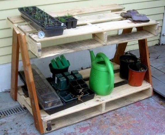 Mesa de trabajo con palés: guía de montaje para el jardín