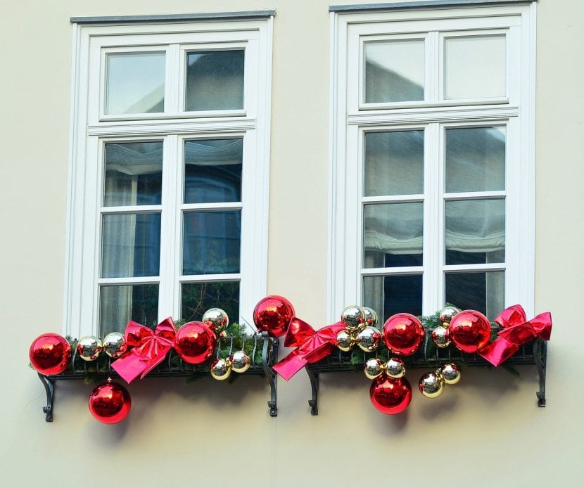 Ventanas decoradas para Navidad con luces y motivos