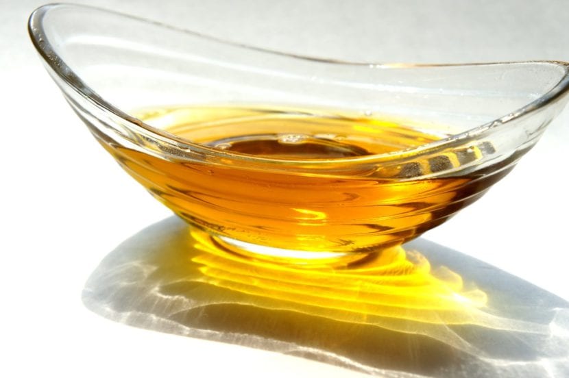 Aceite de neem para el tratamiento de plagas en rosales